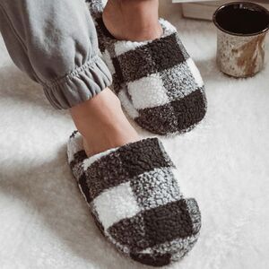NEW! MUK LUKS Black White Buffalo Plaid Check Slip On Slippers Checked Cozy Soft